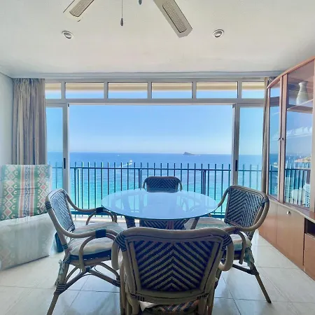 Las Palmeras Seafront Apartment Апартаменты