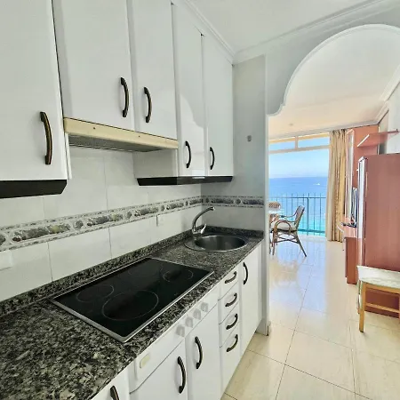 Las Palmeras Seafront Apartment * Бенидорм