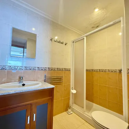 Las Palmeras Seafront Apartment * Бенидорм